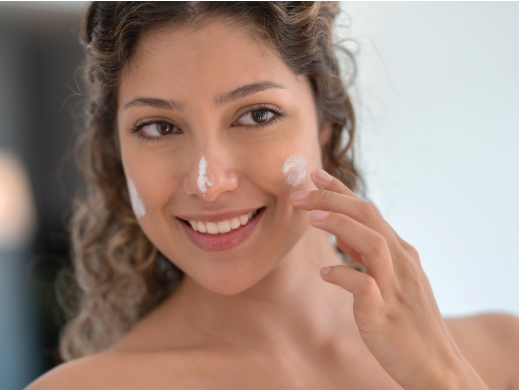 Combining Sunscreen with Moisturizers: A Guide for Healthy Skin