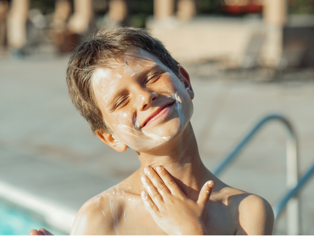 How to Apply Sunscreen Properly: A Guide for Tweens